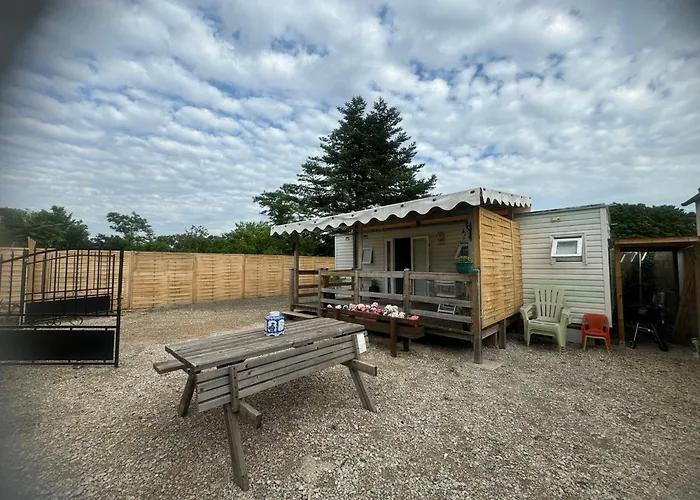 Mobilhome Situe Cote Ville Et Cote Campagne