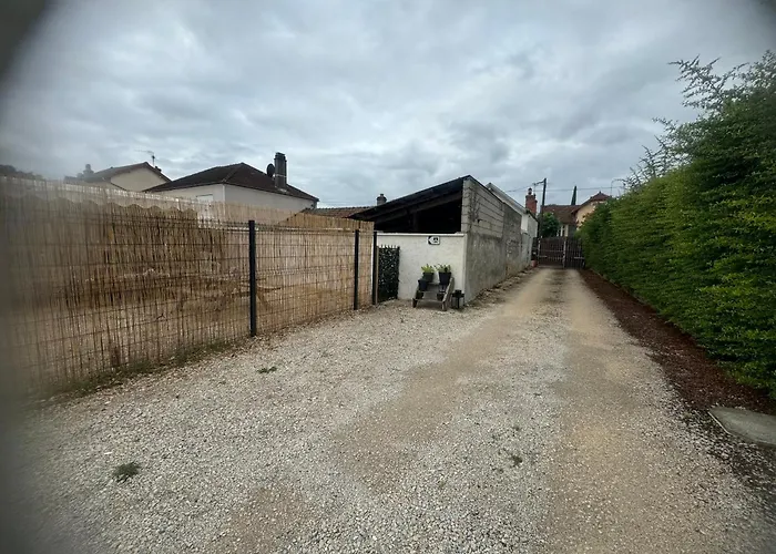 Mobilhome Situe Cote Ville Et Cote Campagne