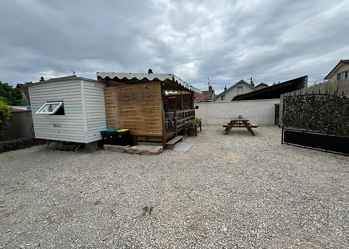 Mobilhome Situe Cote Ville Et Cote Campagne