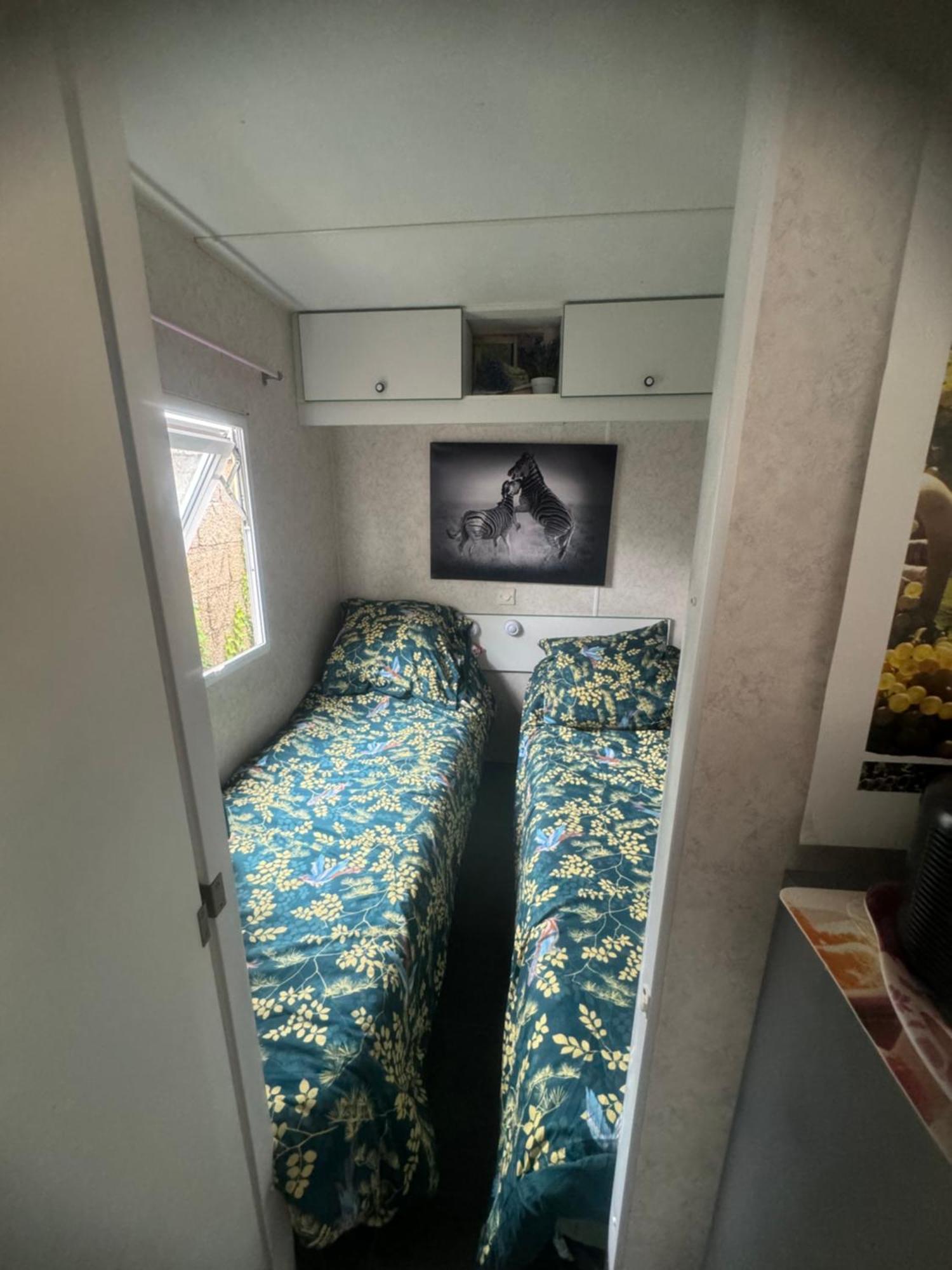 Mobilhome Situe Cote Et Cote Campagne *