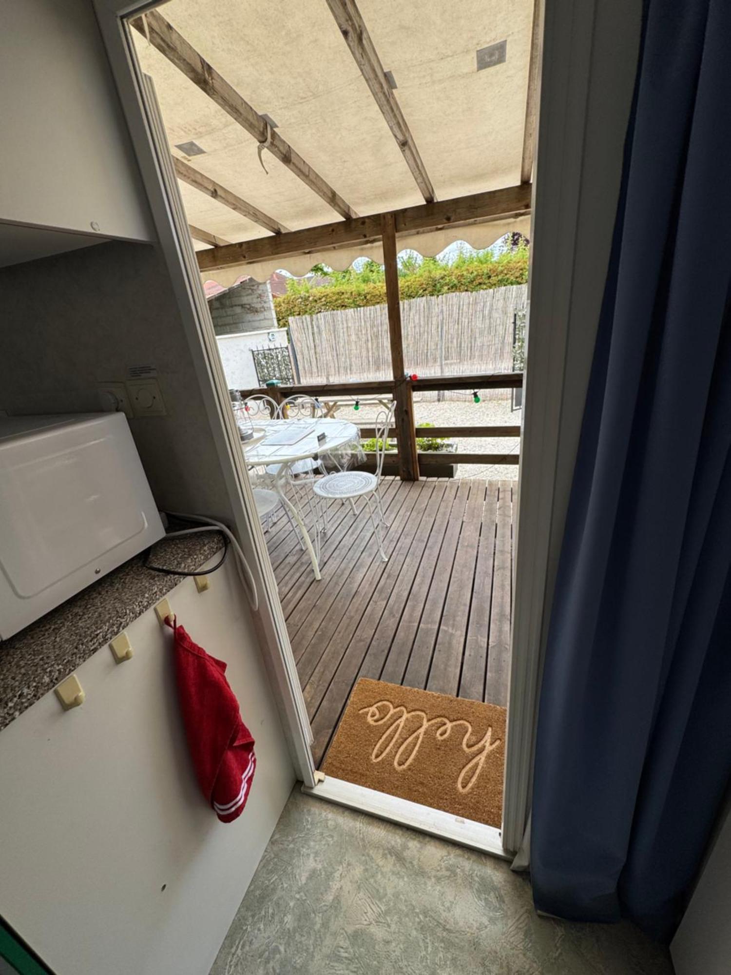 Mobilhome Situe Cote Et Cote Campagne