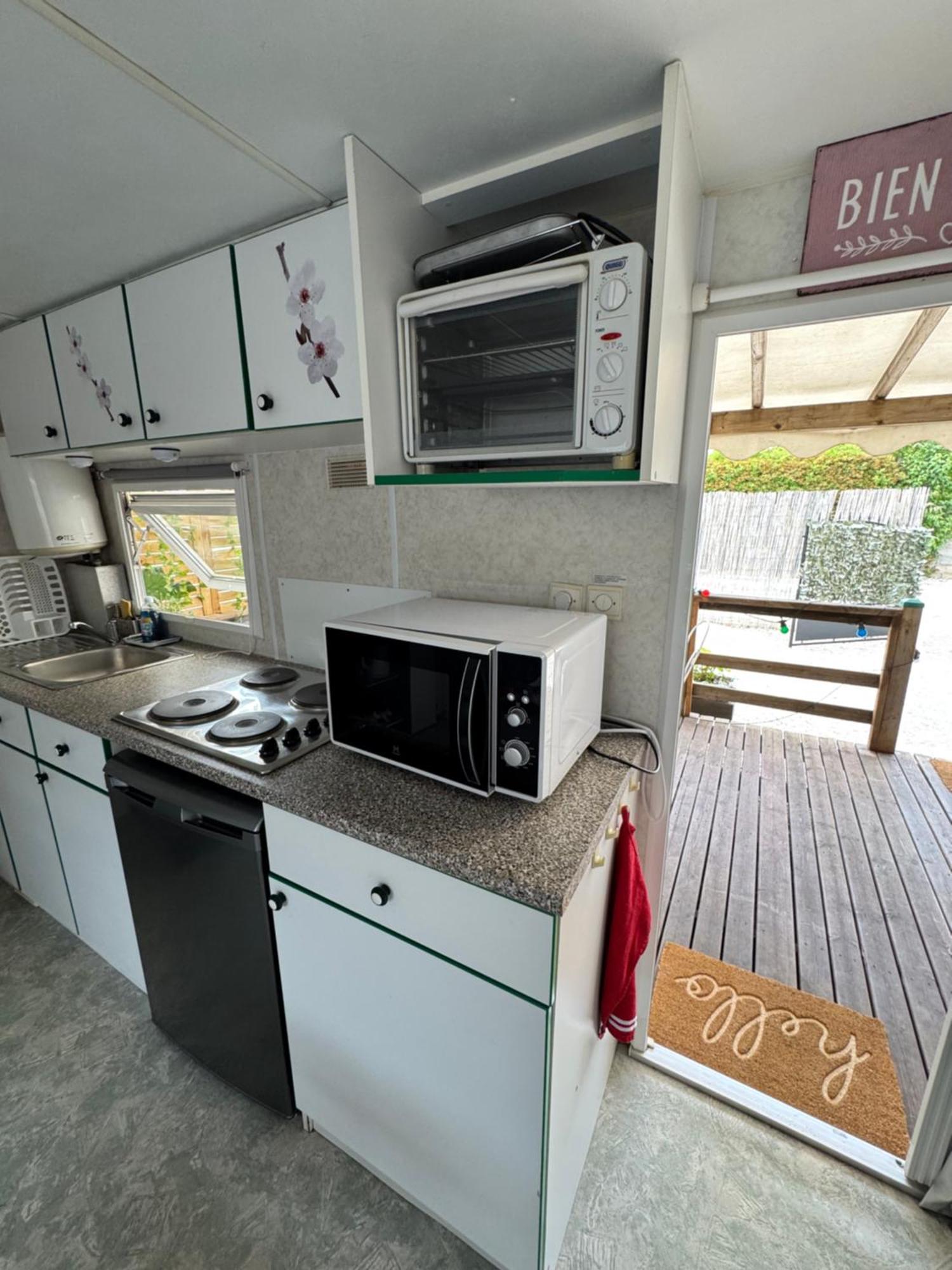 Mobilhome Situe Cote Et Cote Campagne *