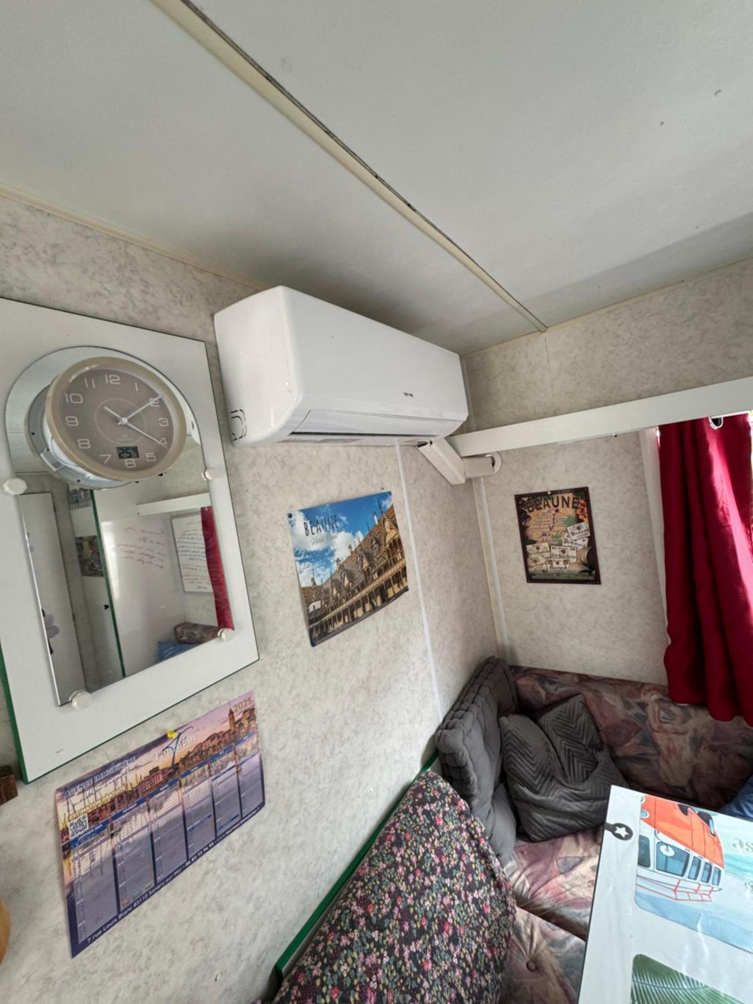 Mobilhome Situe Cote Et Cote Campagne * Beaune (Cote d'Or)